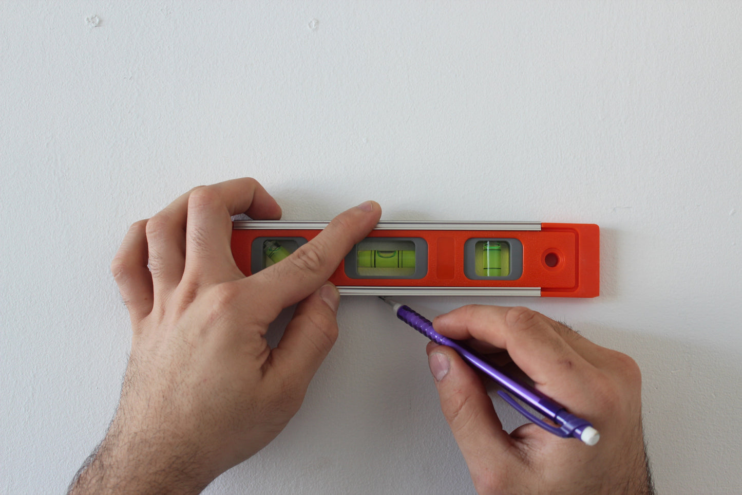 Hang It Right: Picture Hanging & Wall Fixings (2h)