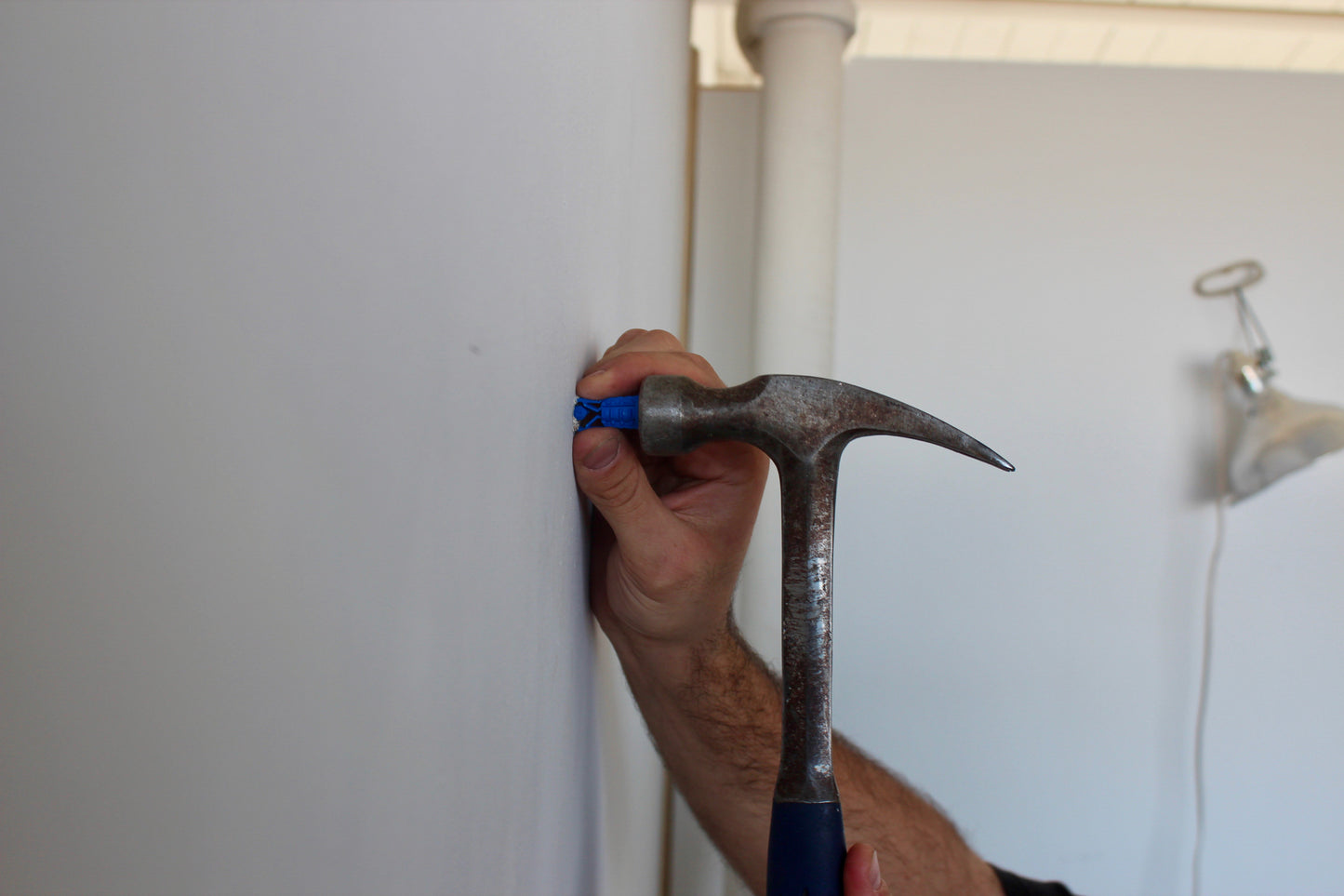 Hang It Right: Picture Hanging & Wall Fixings (2h)