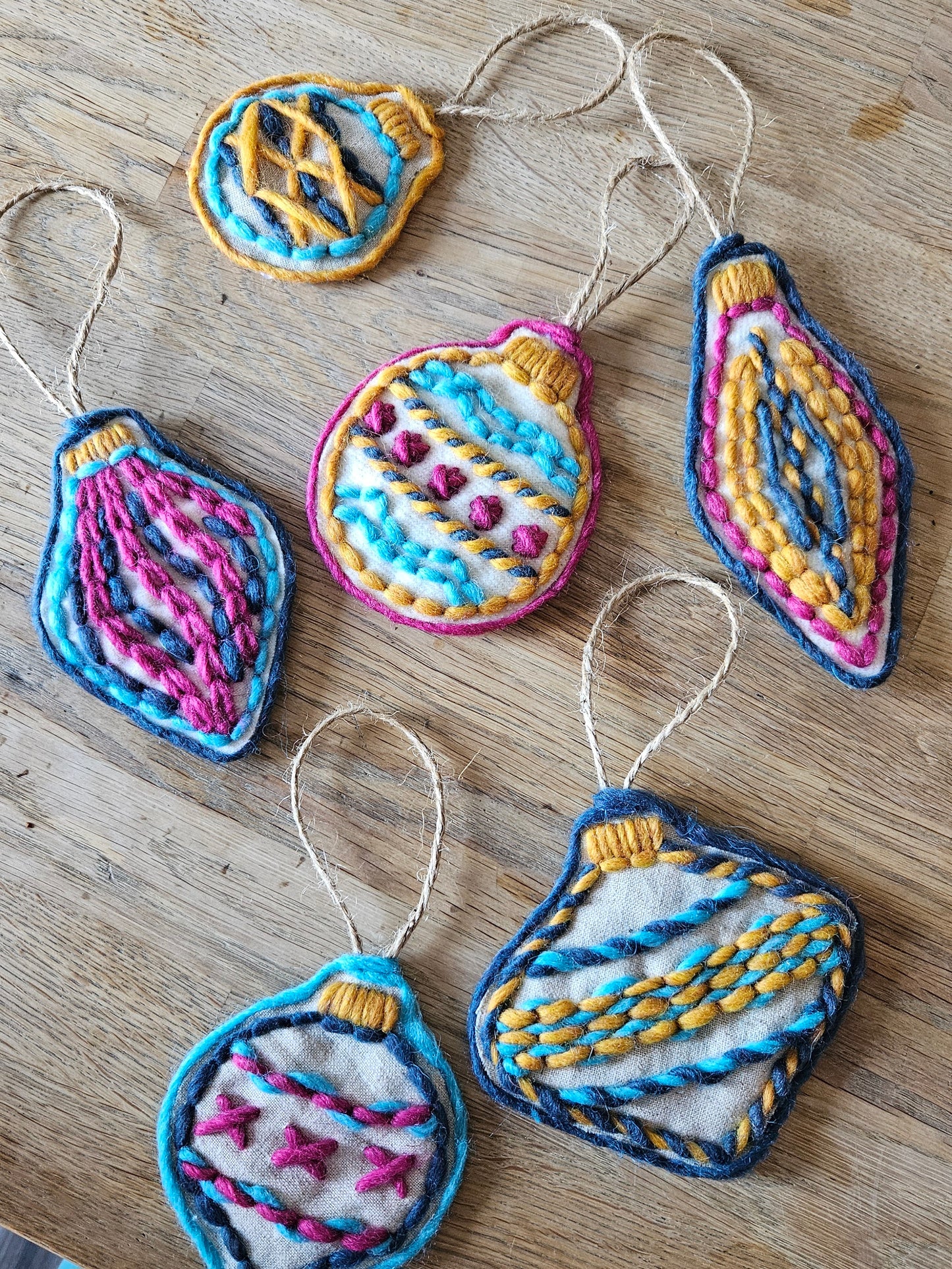 Wool Christmas Decorations (3h)