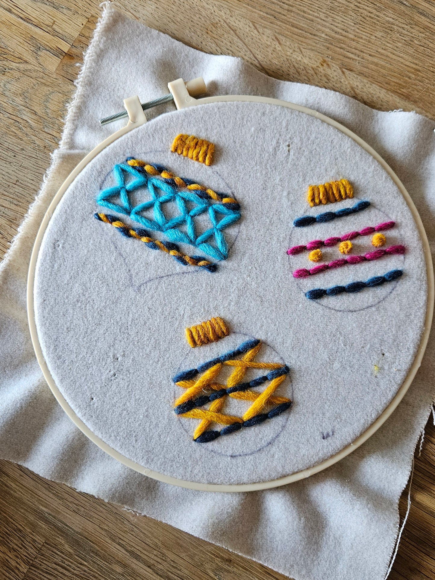 Wool Christmas Decorations (3h)