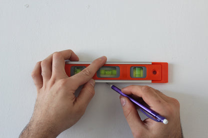 Hang It Right: Picture Hanging & Wall Fixings (2h)