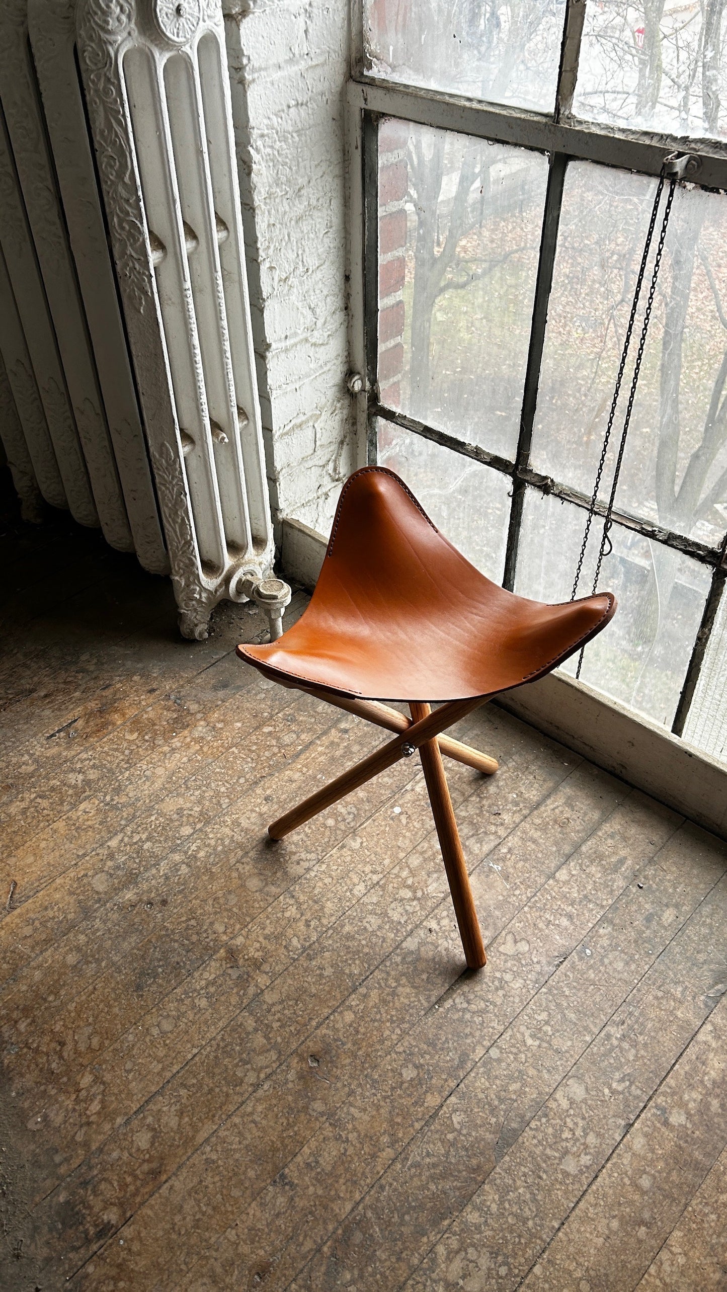 Leather Stool (5h)