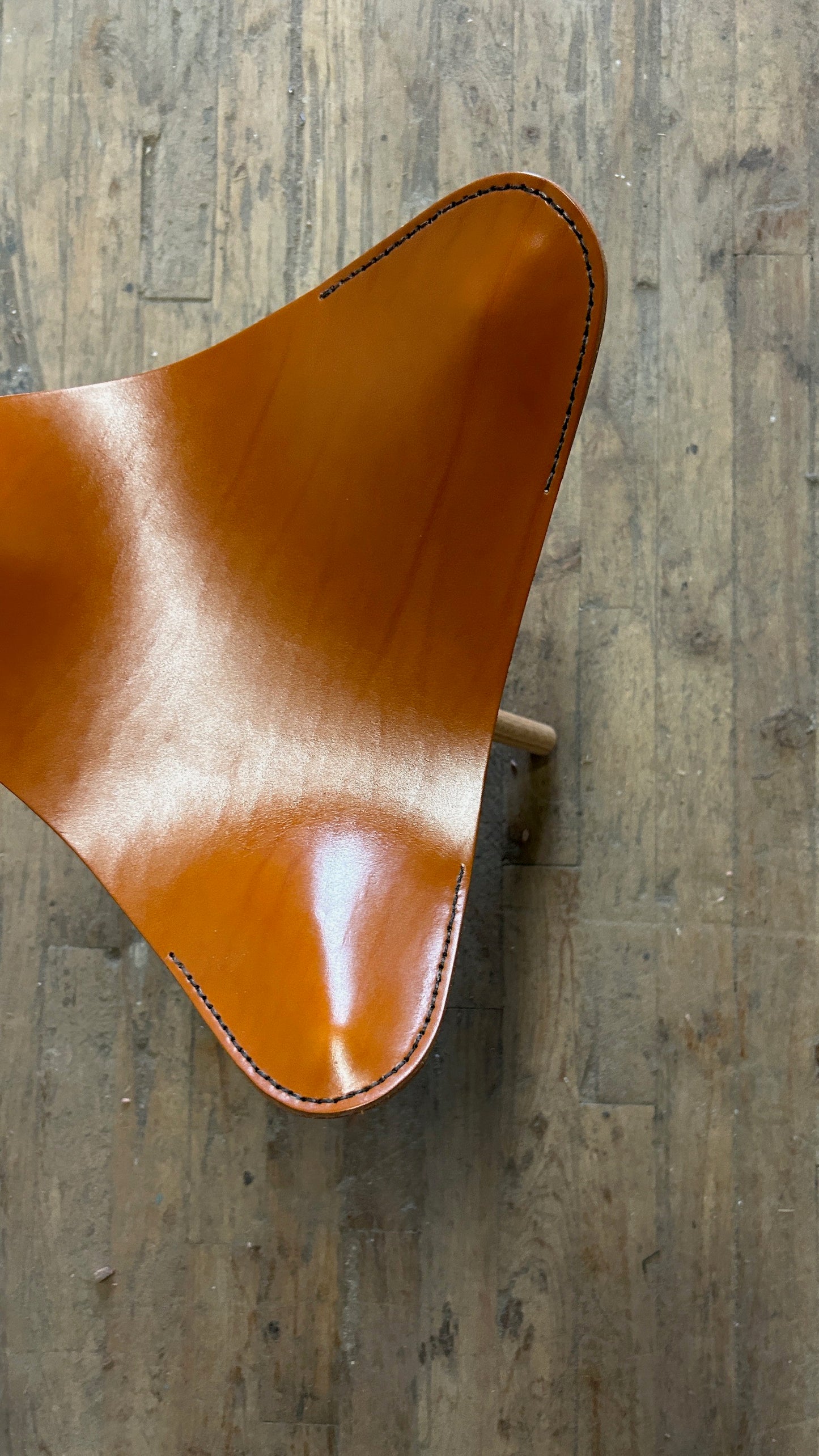 Leather Stool (5h)