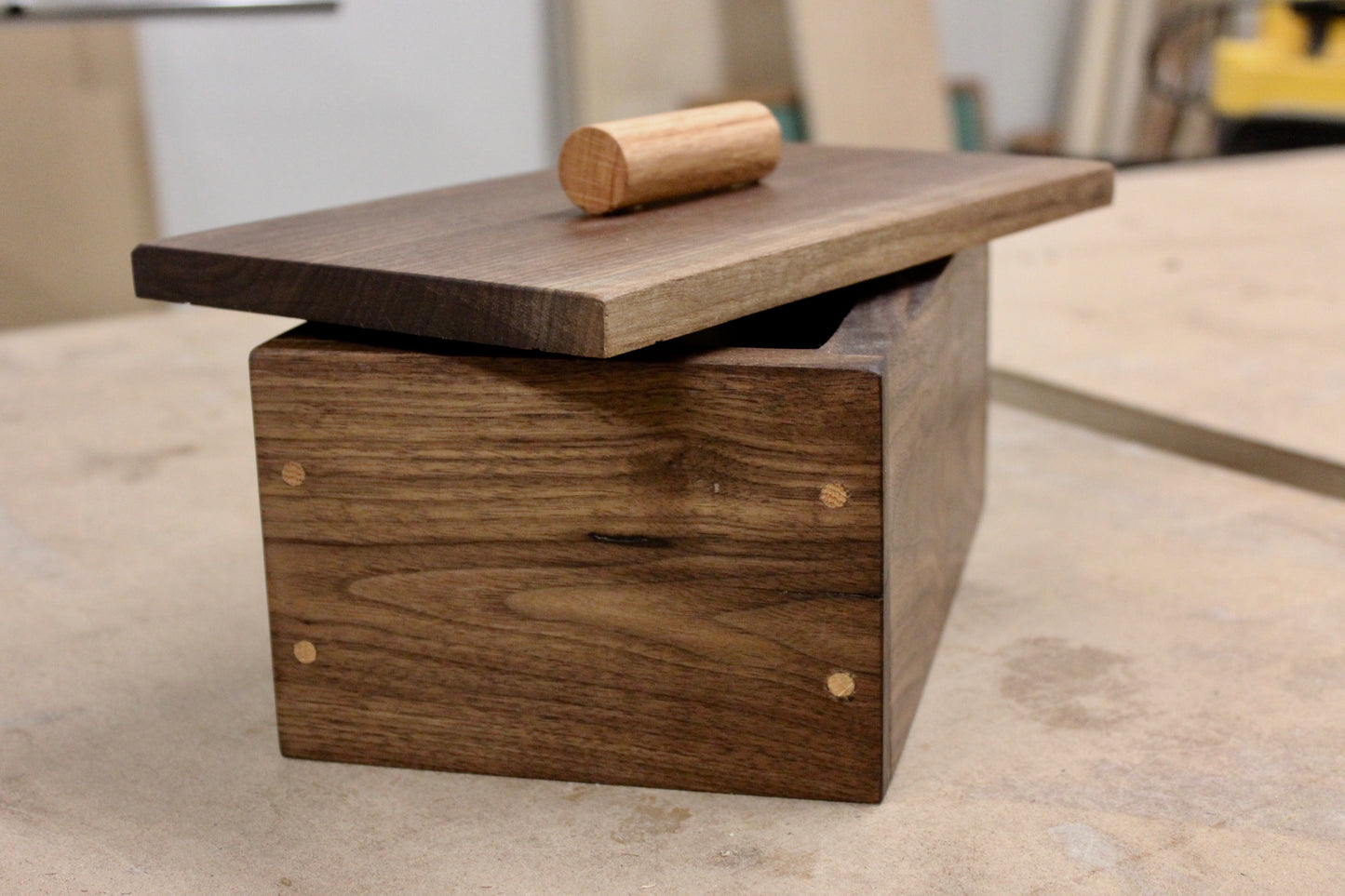 Box (3h)